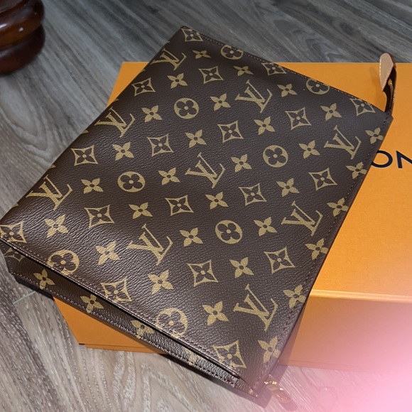 Louis Vuitton toiletry 26 in monogram - Picture 7 of 10